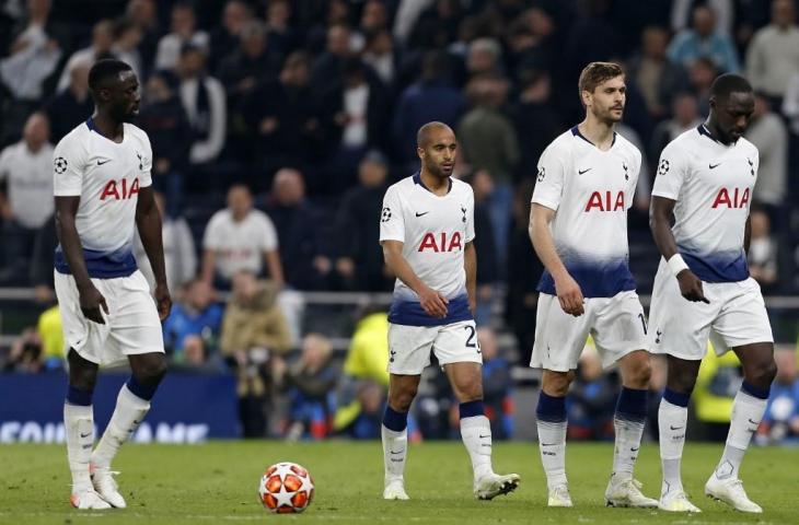 Ekspresi para pemain Tottenham Hotspur usai takluk dari Ajax Amsterdam 0-1 pada laga leg pertama semifinal Liga Champions di Tottenham Hotspur Stadium, Rabu (1/5/2019) dini hari tadi. [IAN KINGTON / IKIMAGES / AFP]