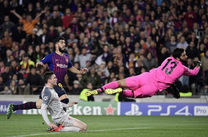 Luis Suarez membuka gol kemenangan untuk Barcelona saat menghadapi Liverpool di laga leg pertama Liga Champions, Kamis (2/5/2019) dini hari tadi. [JAVIER SORIANO / AFP]