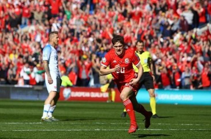 Winger Swansea City, Daniel James saat memperkuat Timnas Wales pada laga Kualifikasi Piala Eropa 2020 di Cardiff City Stadium, 24 Maret 2019 lalu. (GEOFF CADDICK / AFP)