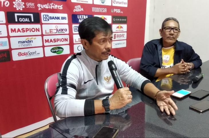 Pelatih Timnas Indonesia U-23, Indra Sjafri saat memberikan keterangan pers usai laga menghadapi PSIM Yogyakarta di Stadion Sultan Agung, Bantul, Minggu (2/6/2019) malam. [bolatimes.com/Muhammad Ilham Baktora]