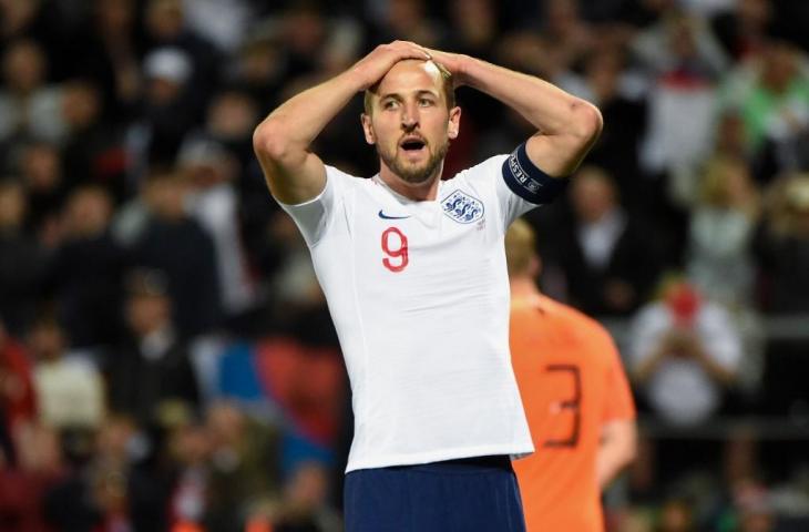 Raut kekecewaan Harry Kane usai Inggris ditaklukkan Belanda 1-3 di semifinal UEFA Nations League, Jumat (7/6/2019). [MIGUEL RIOPA / AFP]