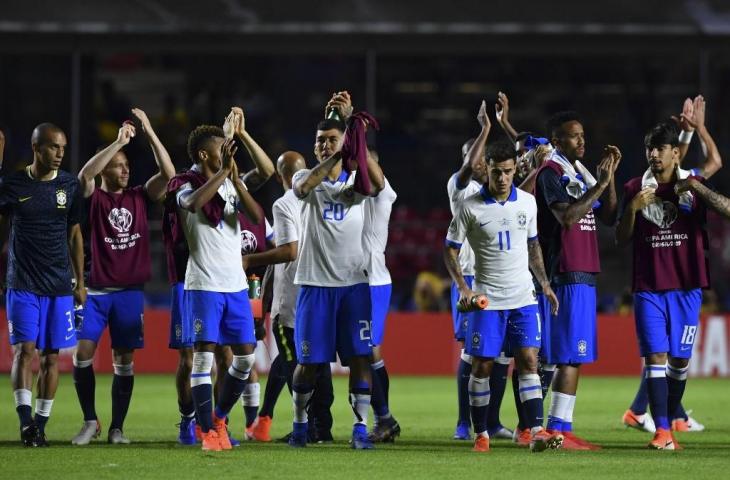 Timnas Brasil kenakan jersey putih untuk kali pertama di ajang kompetitif sejak 70 tahun silam. Mereka pun sukses menundukkan Bolivia di laga pembuka Copa America 2019 dengan skor 3-0, Sabtu (15/6/2019). [NELSON ALMEIDA / AFP]