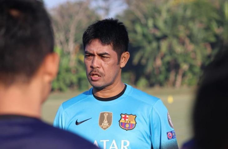 Nil Maizar disebut resmi tukangi Persela Lamongan. [@coachnil70 / Instagram]