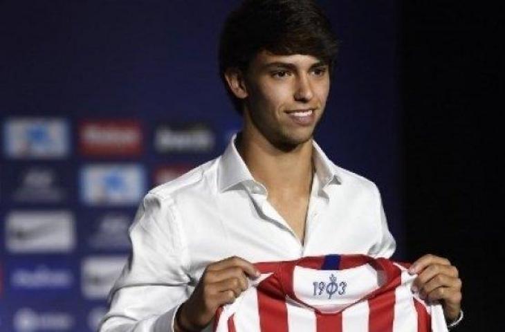 Joao Felix diperkenalkan sebagai pemain baru Atletico Madrid di Wanda Metropolitan stadium, Madrid. (PIERRE-PHILIPPE MARCOU / AFP)