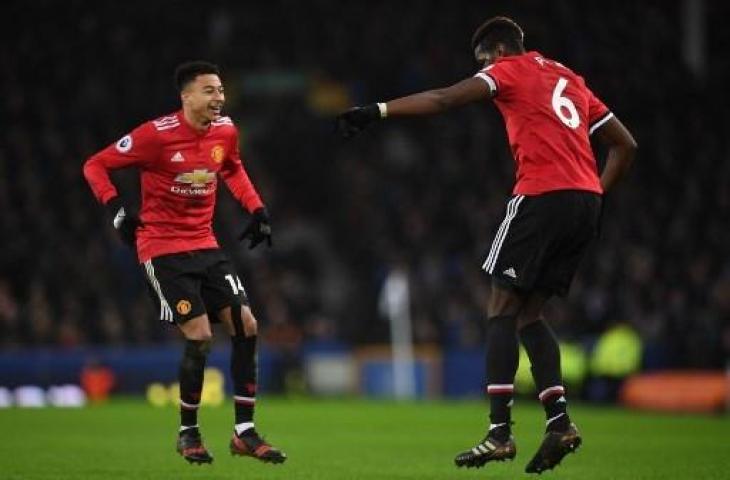 Dua pemain Manchester United, Paul Pogba dan Jesse Lingard. (PAUL ELLIS / AFP)