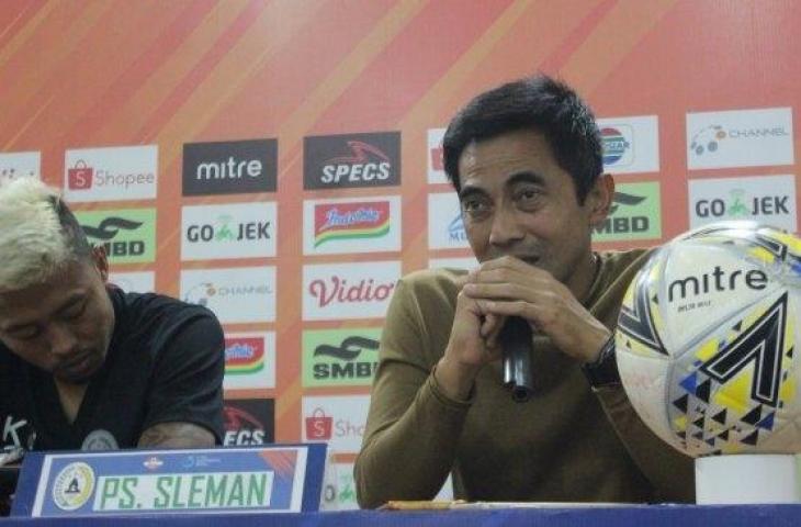 Pelatih PSS Sleman, Seto Nurdiyantoro, di konferensi pers usai melawan PSIS Semarang, Rabu (17/7/2019). (Suara.com/Irwan Febri Rialdi).