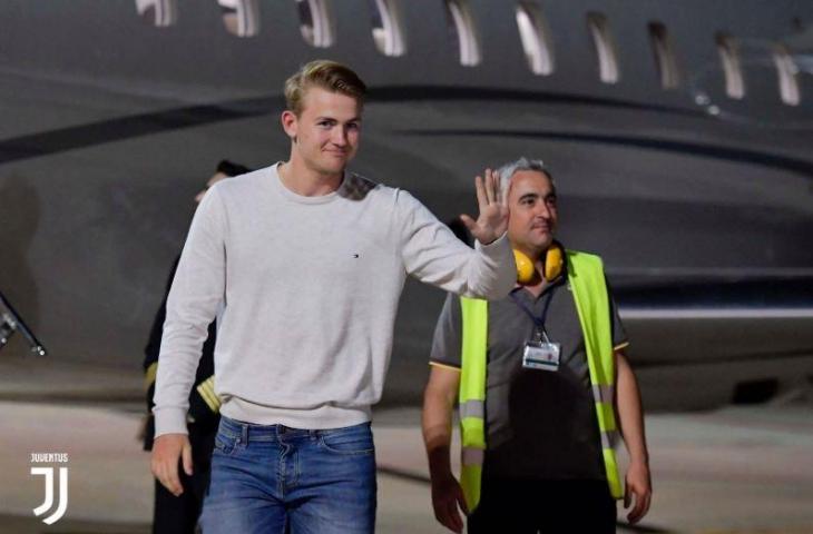 Matthijs de Ligt tiba di Turin. (Twitter/@juventusfc)