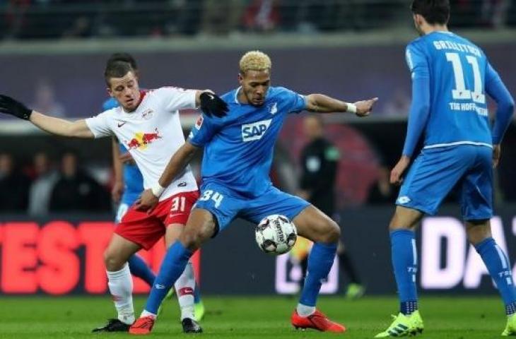 Joelinton (tengah) saat masih berseragam Hoffeinhem. (RONNY HARTMANN / AFP)