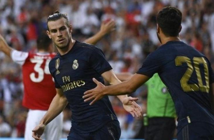 Penyerang Real Madrid, Gareth Bale (kiri) merayakan golnya ke gawang Arsenal bersama sang rekan setim, Marco Asensio, pada laga International Champions Cup 2019 (ICC 2019) di FedExField, Maryland, Amerika Serikat ,Rabu (24/7/2019) pagi WIB. [ANDREW CABALLERO-REYNOLDS / AFP]