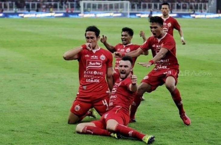 Pesepak bola Persija Jakarta selebrasi usai mencetak ke gawang PSM Makassar di pertandingan Final Piala Indonesia 2018-2019 leg pertama di Stadion Utama Gelora Bung Karno (GBK), Senayan, Jakarta, Minggu (21/7). [Suara.com/Muhaimin A Untung]