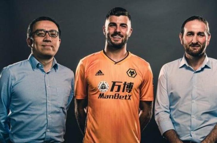 Patrick Cutrone (tengah) resmi gabung Wolves. (Twitter/@wolves)