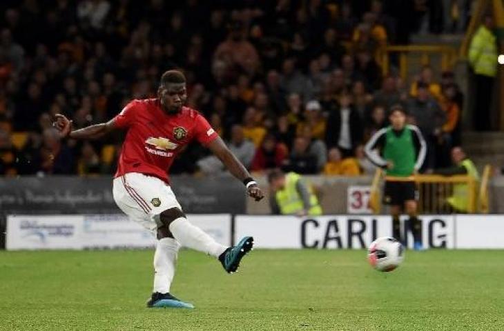 Aksi Paul Poga saat gagal mengeksekusi penalti ke gawang Wolverhampton di Stadion Molineux Stadium, Sabtu (17/8/2019). (PAUL ELLIS / AFP)