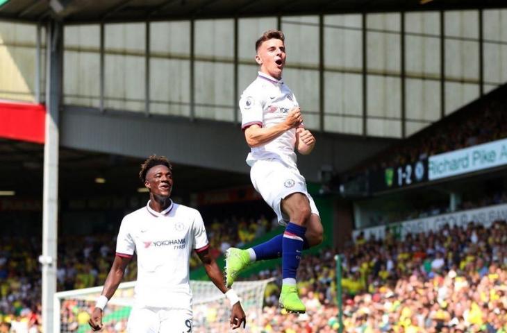 Gelandang Chelsea, Mason Mount merayakan gol bersama rekan setimnya Tammy Abraham. (Instagram/@masonmount10)