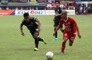 5 Spanduk Nyentrik di Laga Persija Jakarta vs PSIS, Ada Iklan Obat Kuat