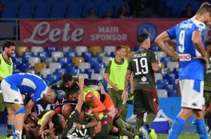 Napoli menelan kekalahan keduanya di ajang Serie A Liga Italia musim ini, kali ini kalah di kandang saat menjamu Cagliari di Stadion San Paolo, Kamis (26/9/2019) dini hari WIB. (AFP)