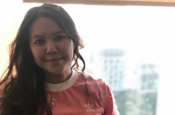 Eks CEO Cantik PSS Kenakan Kaus Ini, Netizen: Belum Move On itu Susah