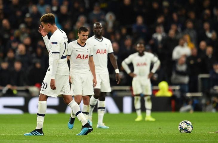 Ekspresi kesedihan para pemain Tottenham Hotspur usai terbantai Bayern Munchen di laga kedua Liga Champions, Rabu (2/10/2019) dini hari tadi. [GLYN KIRK / IKIMAGES / AFP]