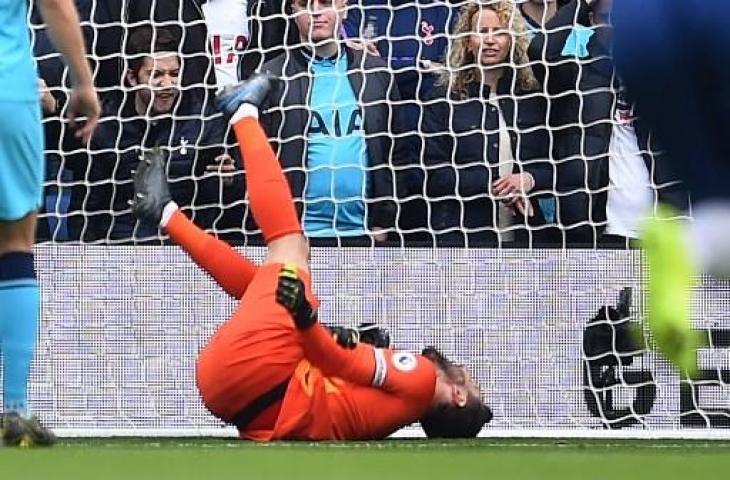 Kiper Tottenham Hotspur, Hugo Lloris mengalami cedera saat melawan Brighton and Hove Albion. (GLYN KIRK / AFP)