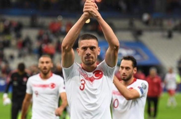 Bek Juventus, Merih Demiral saat membela Timnas Turki. [Alain JOCARD / AFP]