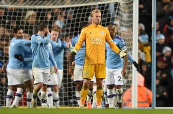 Selebrasi para pemain Manchester City usai membobol gawang Leicester City yang dikawal oleh Kasper Schmeichel. (OLI SCARFF / AFP)