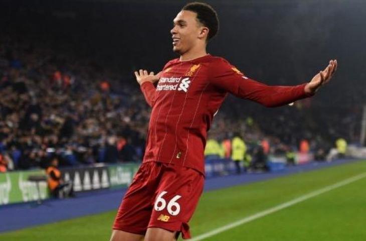 Fullback Liverpool, Trent Alexander-Arnold melakukan selebrasi usai membobol gawang Leicester City pada laga Boxing Day Liga Inggris 2019/2020 di King Power Stadium, Jumat (27/12/2019) dini hari WIB. [Oli SCARFF / AFP]