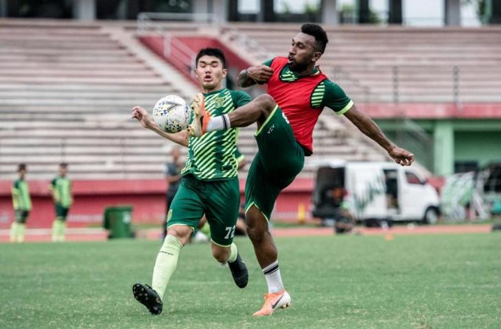 Striker baru Persebaya Surabaya, Patrich Wanggai. (Dok. Persebaya).