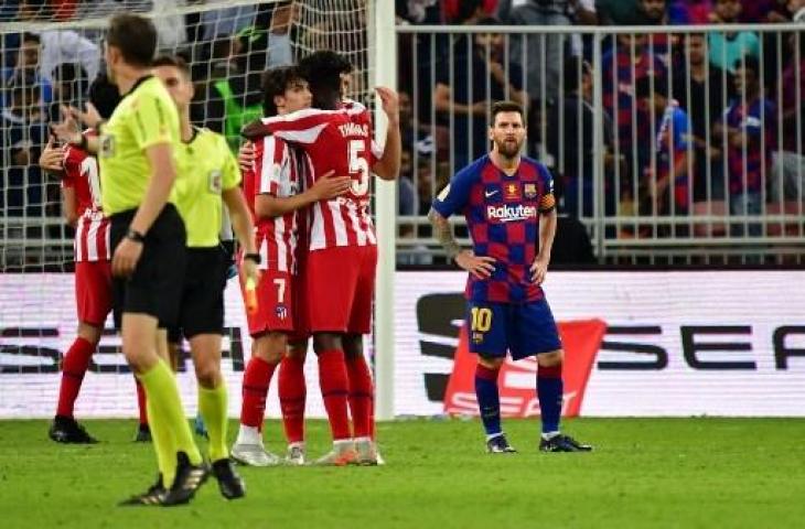 Ekspresi kekecewaan Lionel Messi setelah Barcelona gagal lolos ke finala Piala Super Spanyol. (GIUSEPPE CACACE / AFP)