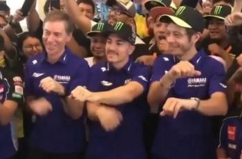 Berkunjung ke Indonesia, Vinales dan Rossi Pamerkan Skill Goyang TikTok