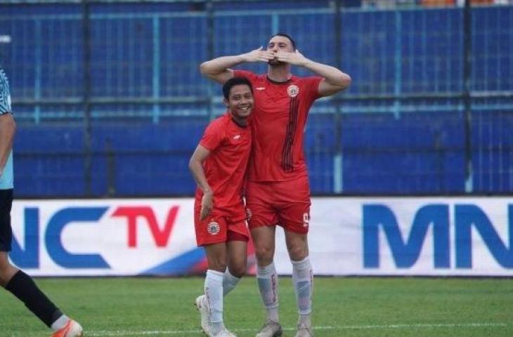 Selebrasi penyerang Persija Jakarta, Marko Simic usai mencetak gol ke gawang Persela Lamongan pada laga perdana Grup B Piala Gubernur Jatim 2020 di Stadion Kanjuruhan, Malang, Selasa (11/2/2020). (Dok. Persija)