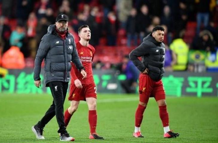 Pemain Liverpool nampak kecewa usai kalah dari Watford. (JUSTIN TALLIS / AFP)