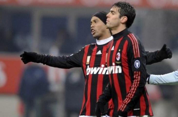 Ricardo Kaka bersama sahabatanya, Ronaldinho. (DAMIEN MEYER / AFP)