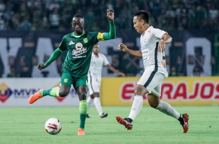 Aksi Makan Konate saat Persebaya Surabaya melawan Persipura Jayapura pada laga pekan ketiga Liga 1 2020. (Dok. Persebaya)