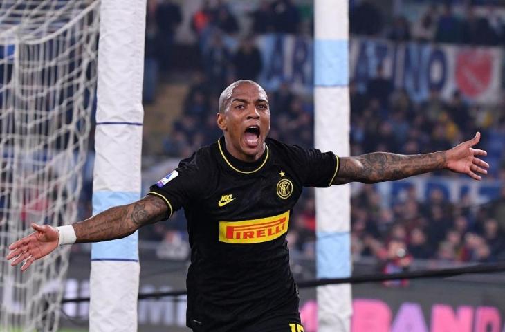 Selebrasi Ashley Young saat berhasil mencetak gol ke gawang Lazio. (Andreas Solaro/AFP).