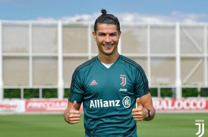 Bintang Juventus, Cristiano Ronaldo nampak sudah ikut latihan. (Twitter/@juventusfc)