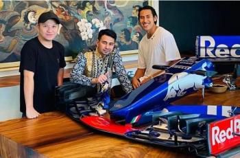 Dibeli Rp 1 Miliar, Sayap Mobil F1 Ini Cuma Dibuat Pajangan oleh Raffi Ahmad