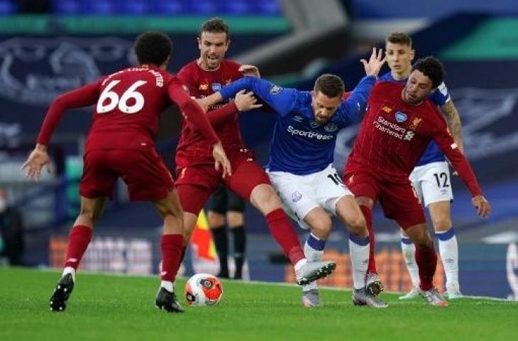 Liverpool harus puas bermain imbang 0-0 lawan Everton. (JON SUPER / POOL / AFP)