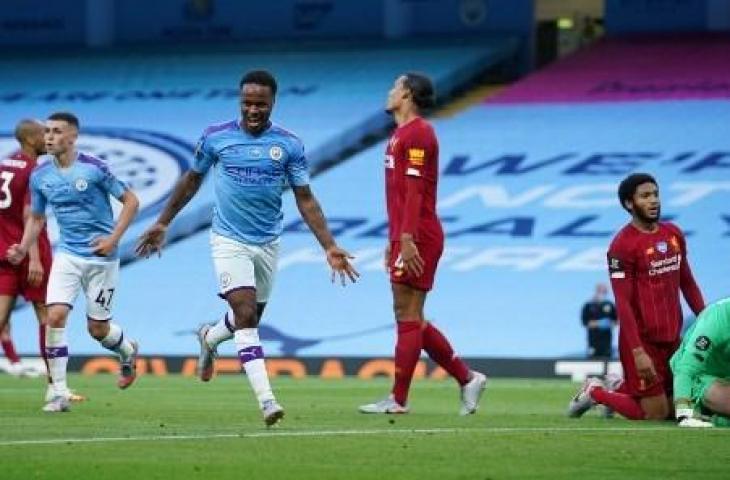 Raheem Sterling mencetak gol kemenangan Manchester City atas Liverpool dengan skor 4-0. (DAVE THOMPSON / POOL / AFP)