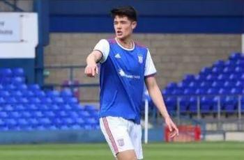 David Balda Kunjungi Markas Ipswich Town, FK Senica Boyong Elkan Baggott?