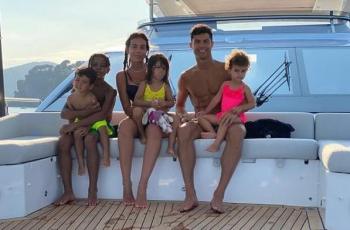 Cristiano Ronaldo Bagikan Foto Bareng Georgina Rodriguez di Atas Ranjang