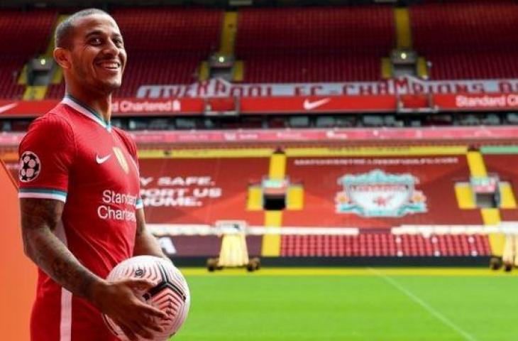 Thiago Alcantara diperkenalkan sebagai pemain baru Liverpool di Anfield. [Laman resmi Liverpool]