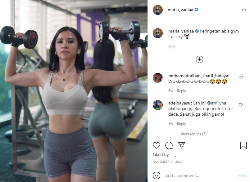 Maria Vania sering pakai sport bra. (Instagram/maria_vaniaa)