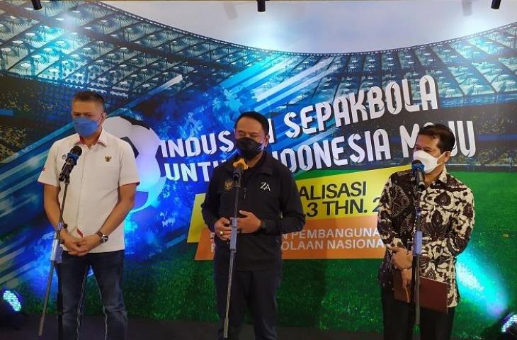 Menpora, Zainudin Amali didampingi Waketum PSSI, Iwan Budianto saat sosialisasi Inpres no 3 tahun 2019 di Hotel Ambarukmo, Yogyakarta, Jumat (11/6/2021). (www.mxkc.sbs/Arif Budi)