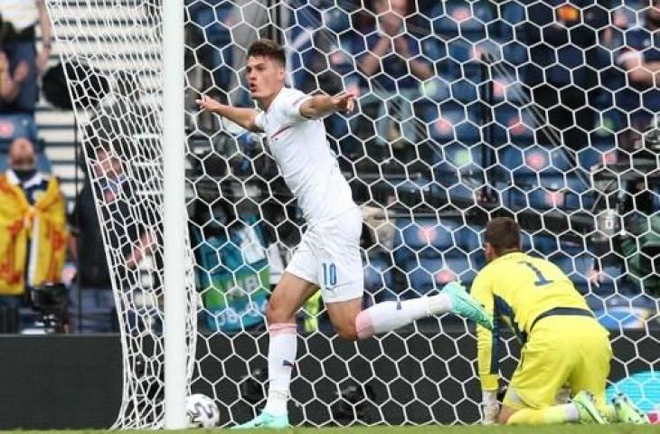 Selebrasi Patrik Schick usai mencetak gol indah jarak jauh dalam laga Skotlandia vs Republik Ceko di Euro 2020. (ROBERT PERRY / POOL / AFP)