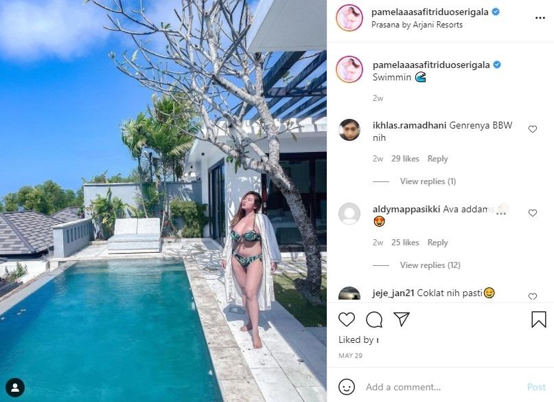 Pamela Safitri pamer momen saat berenang yang menjadi sorotan warganet. (Instagram/pamelaaasafitriduoserigala)