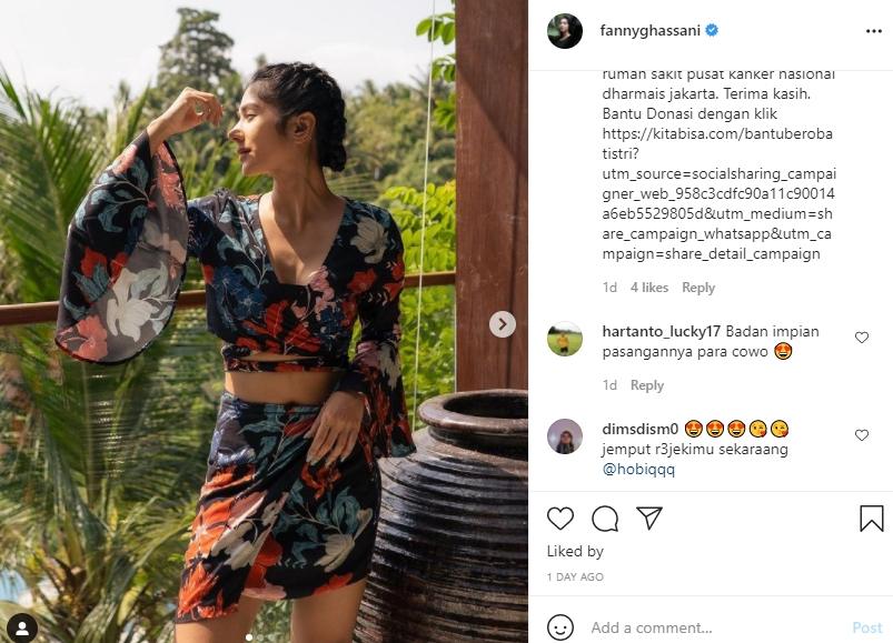 Fanny Ghassani pose berjemur dan mencuri perhatian banyak warganet karena body goals miliknya. (Instagram/fannyghassani)