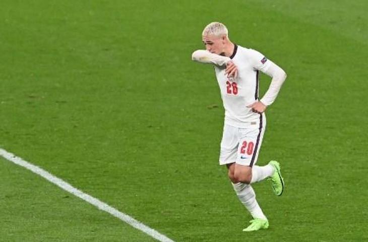 Phil Foden mengecat rambutnya di Euro 2020. (FACUNDO ARRIZABALAGA / POOL / AFP)