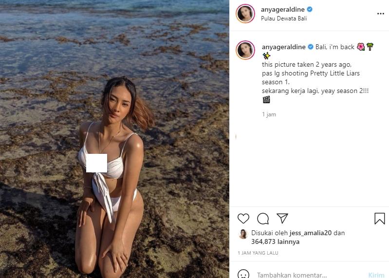 Anya Geraldine pose pakai bikini putih. (Instagram/@anyageraldine)