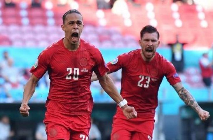 Striker Timnas Denmark, Yussuf Poulsen, usai menjebol gawang Belgia di Euro 2020. (Stuart Franklin/AFP)