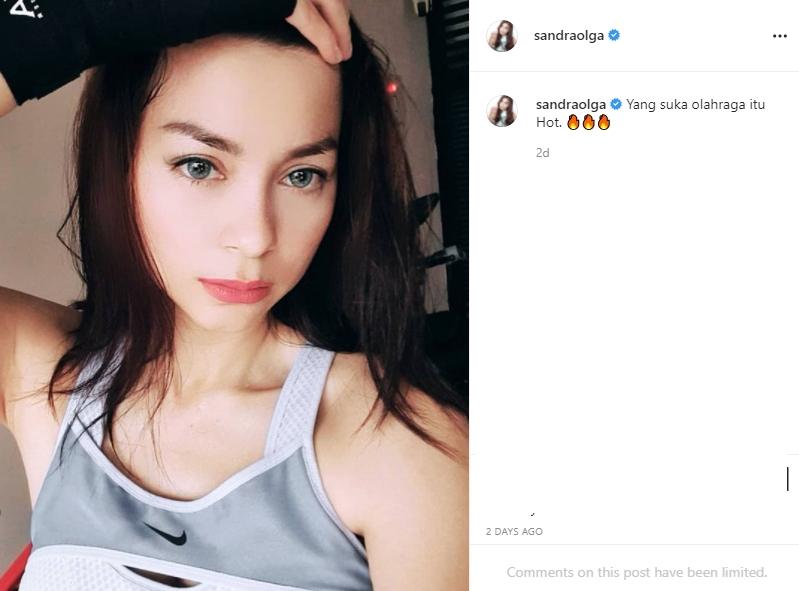 Penampilan hot Sandra Olga saat berolahraga mendapatkan banjir pujian dari netizen. (Instagram/sandraolga)