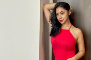 Anindita Hidayat Tampil Seksi Kenakan Bra, Netizen: Gak Kuat Tatapannya